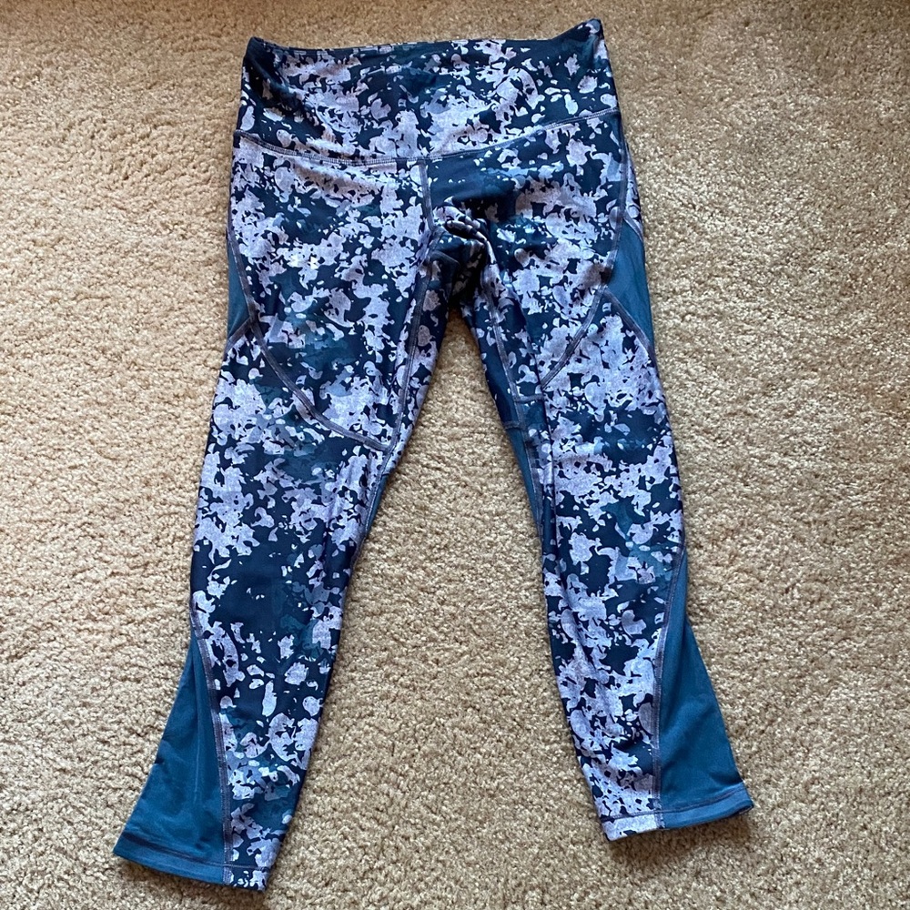 Under armour heat gear compression leggings, blue, size large